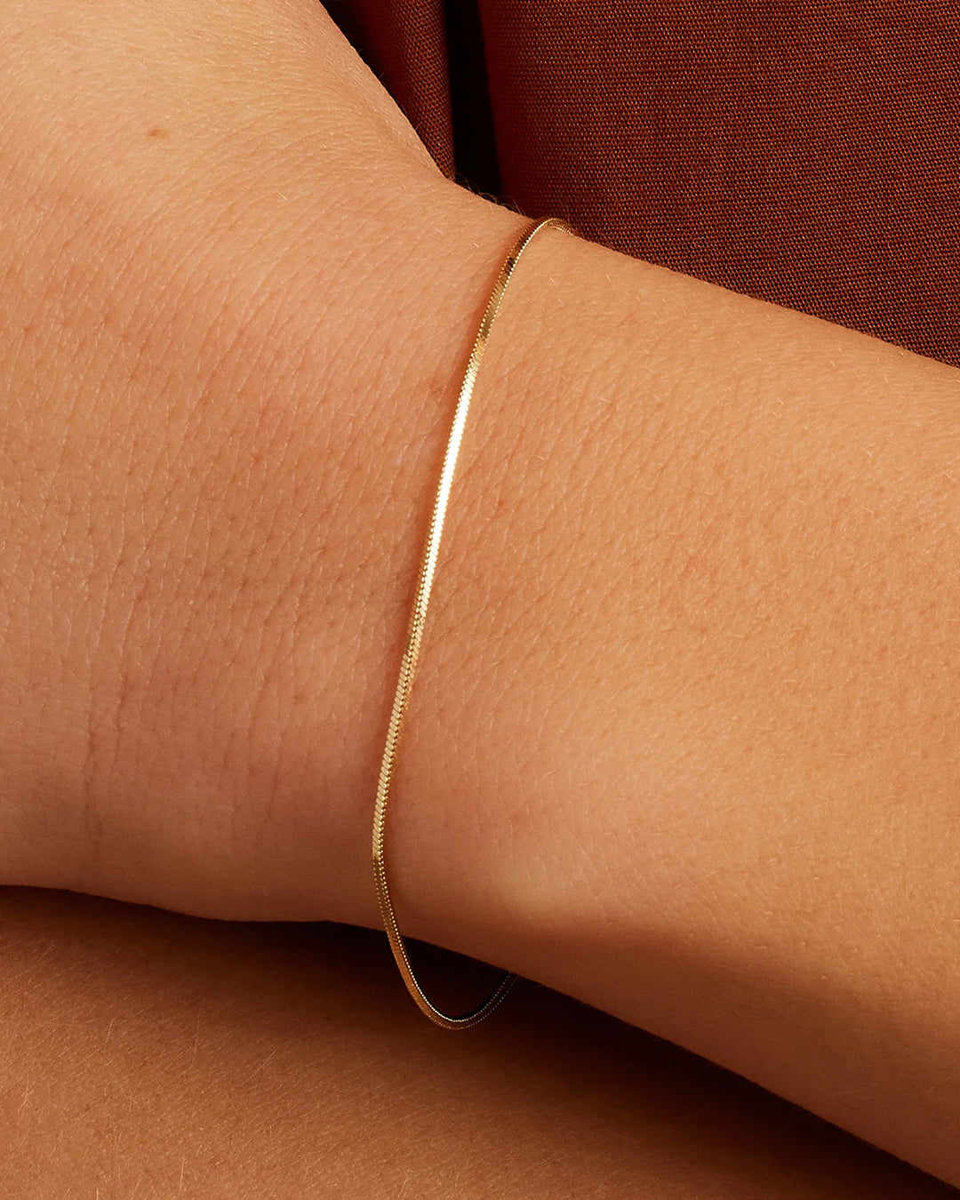 Woman wearing Micro Mini Venice Bracelet || option::14K Solid Gold, 7 in.