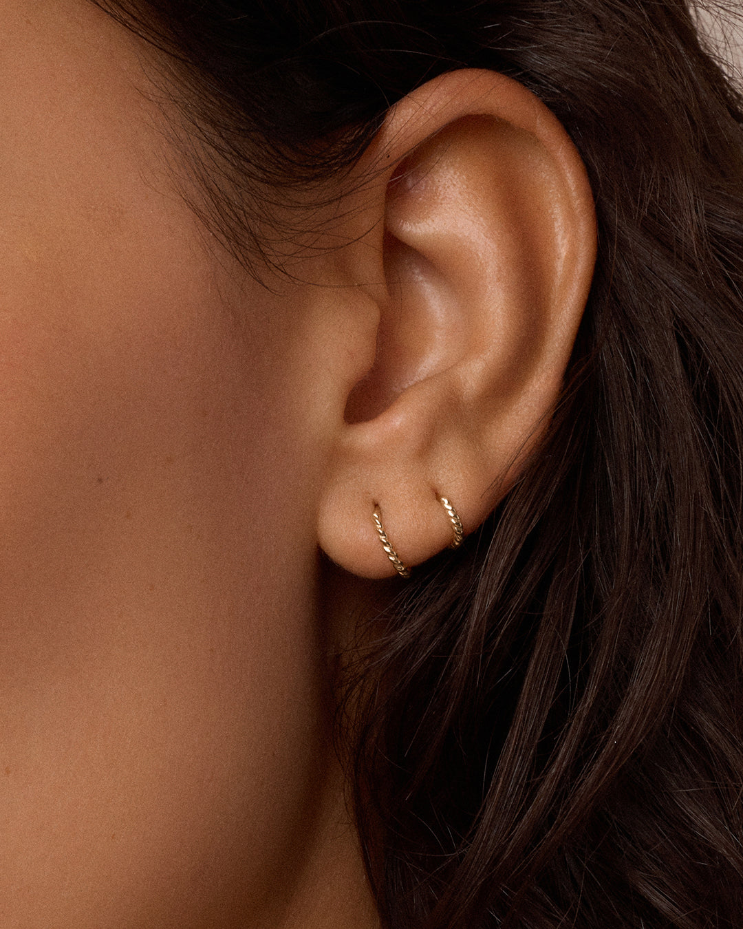 14K Gold Crew Single Huggie 8 mm || option::14K Solid Gold
